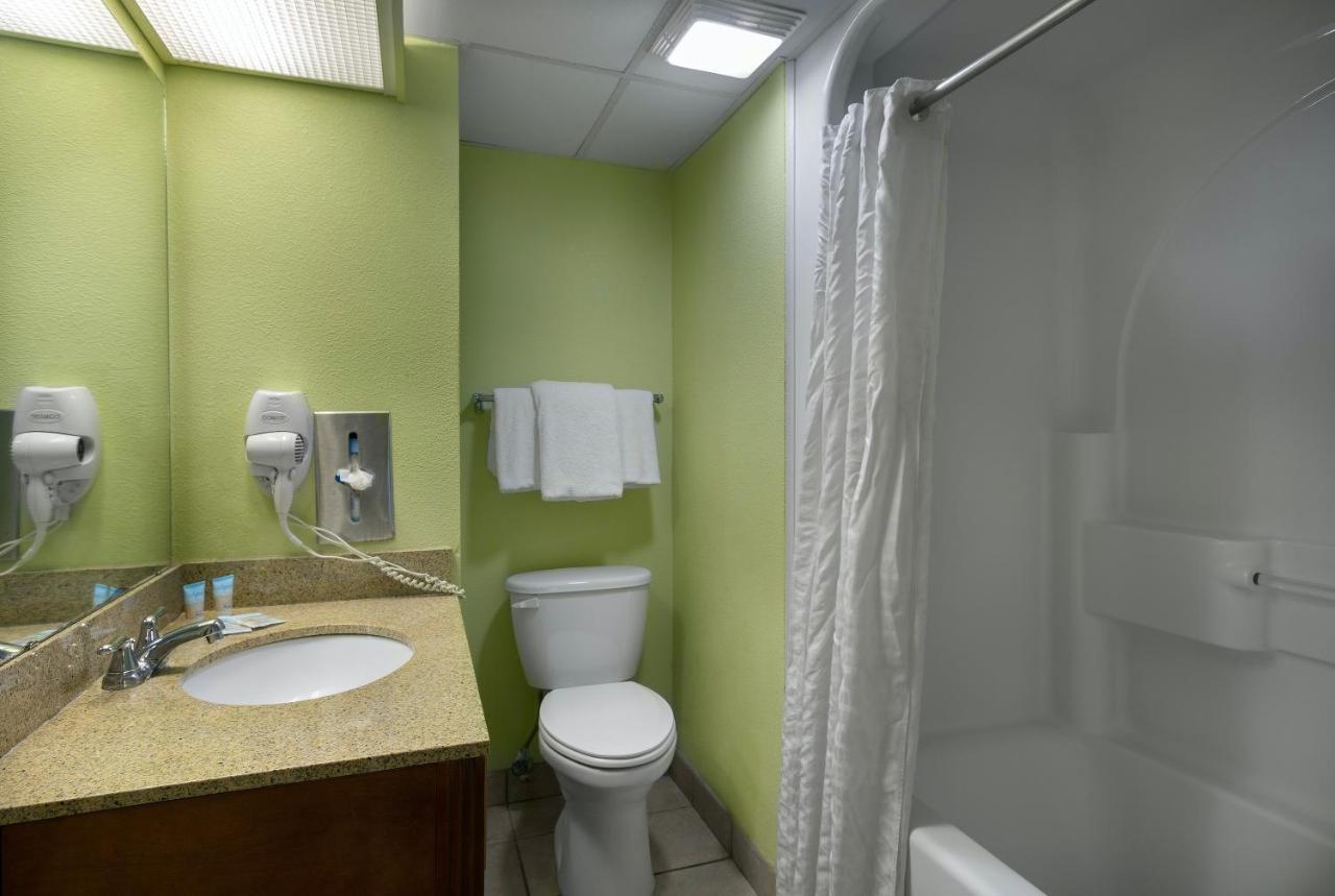 מירטל ביץ' Monterey Bay Suites מראה חיצוני תמונה