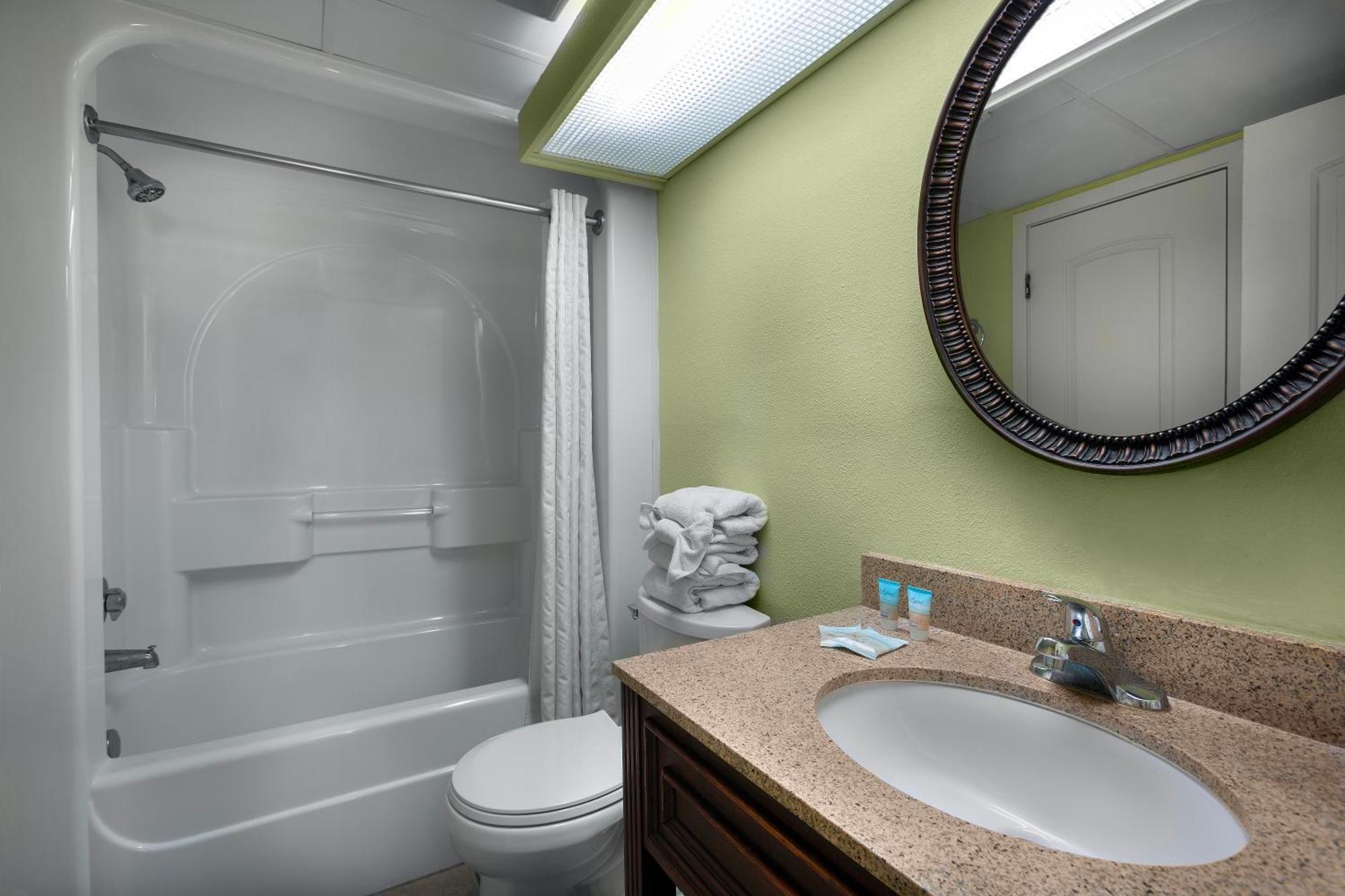 מירטל ביץ' Monterey Bay Suites מראה חיצוני תמונה
