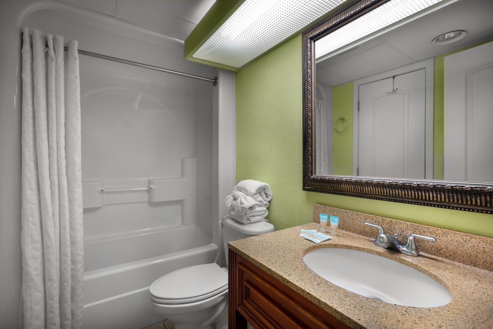 מירטל ביץ' Monterey Bay Suites מראה חיצוני תמונה